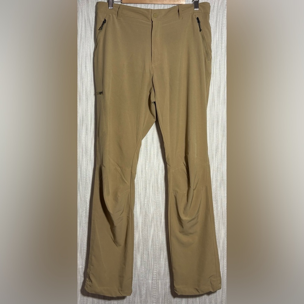 Columbia Men's Tan Chinos with Zippered Pockets